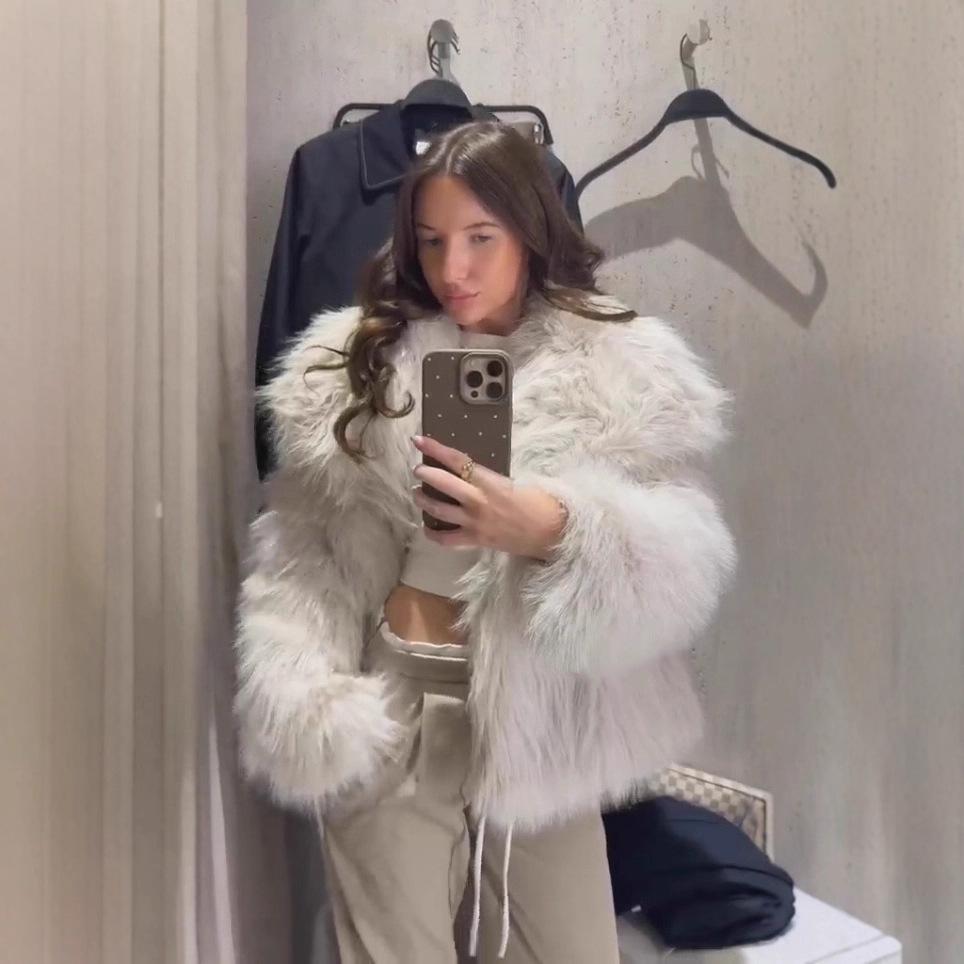 Style rue Chic Beige Couleur crème Influenceur-favorite Coat de fourrure écologique