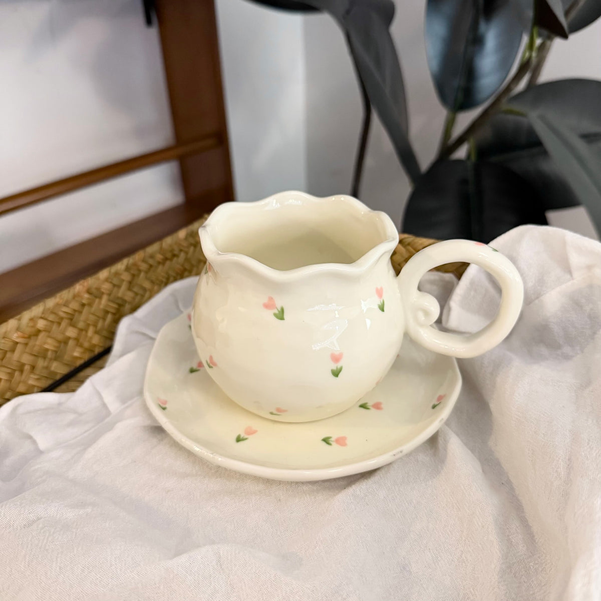Coupe en céramique irrégulière et Saucer