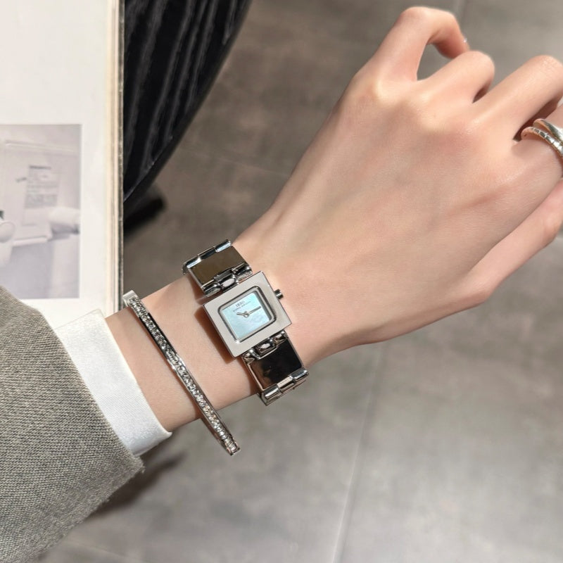 Petite montre carrée légère de luxe Niche mode Minimalis pour les femmes