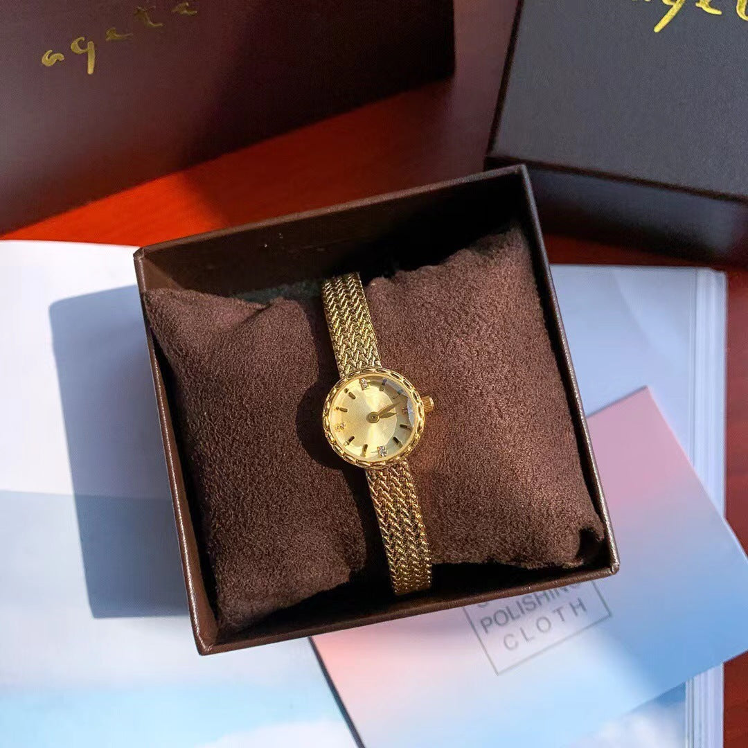 Vieille montre carrée pour les femmes Un design Dainty Mini Square avec un motif de blé