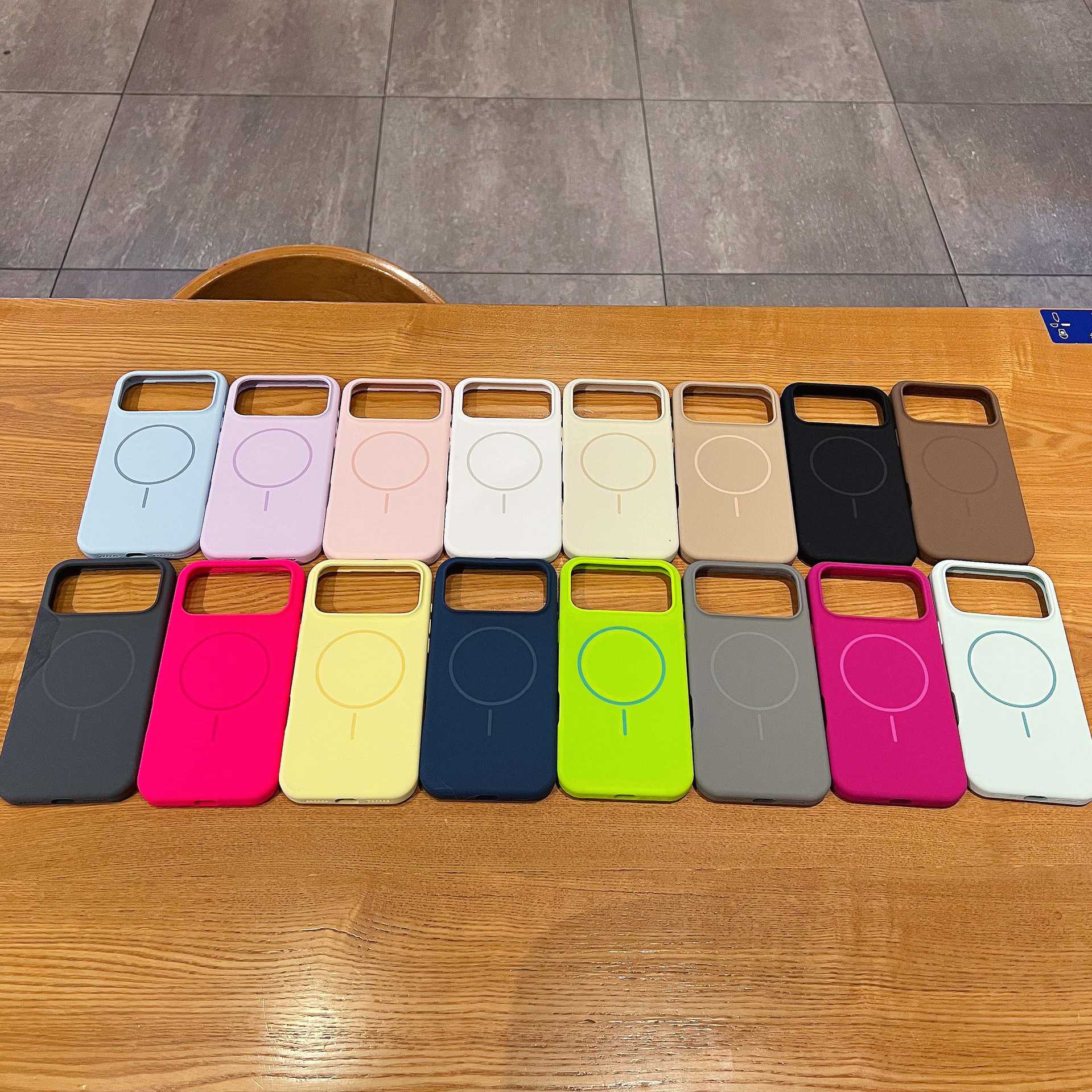 Simple grand trou cercle fin Silicone boîtier de téléphone magnétique