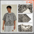 T-shirt détendu pour homme avec un motif imprimé Leopard et des manches de trois quarts de longueur