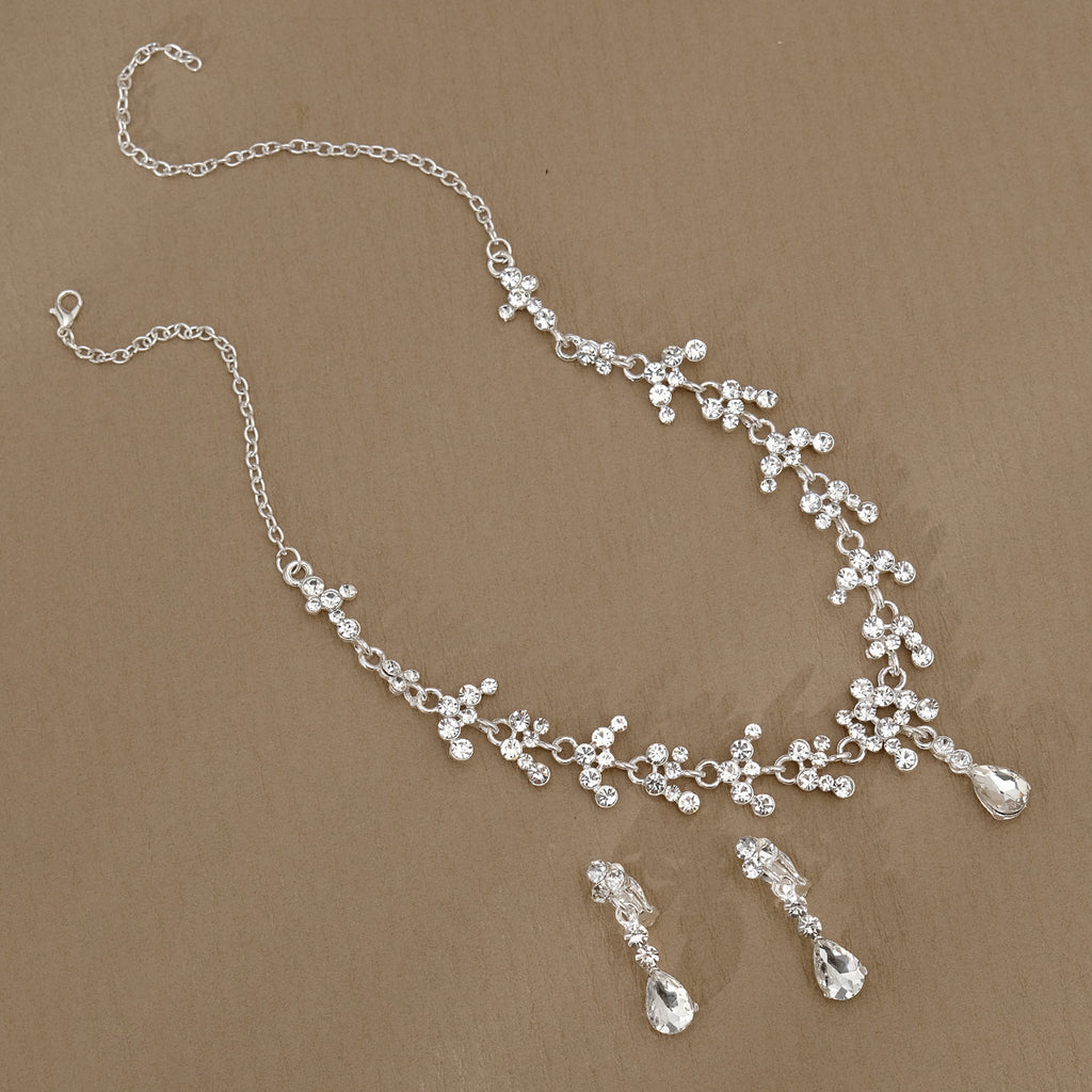 Boucles d'oreilles et colliers en Strass Pearl