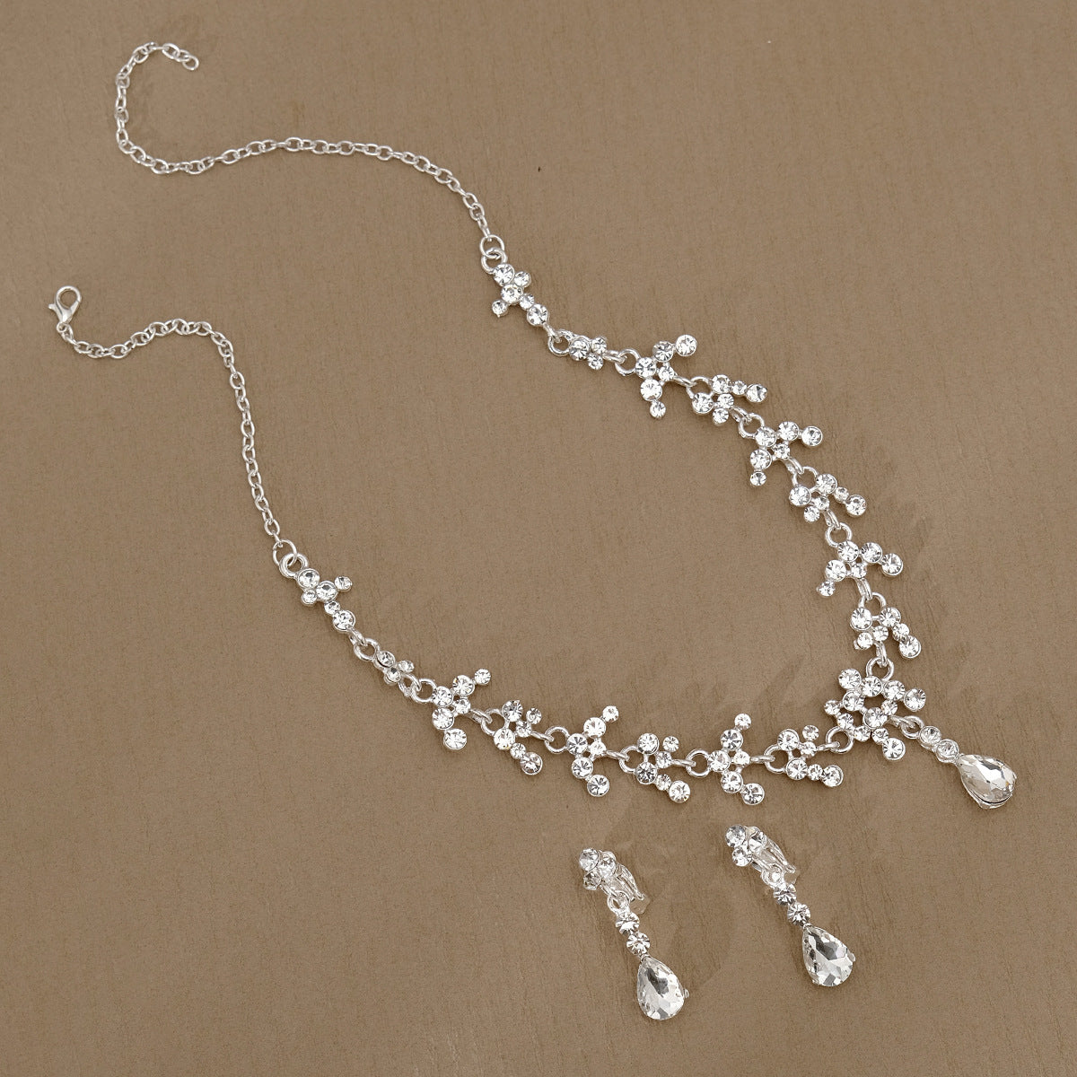 Boucles d'oreilles et colliers en Strass Pearl
