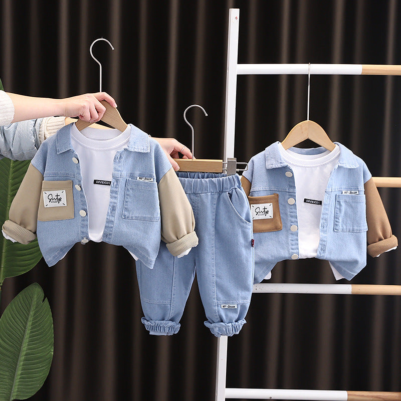 Le printemps et l'automne pour la mode enfantine et enfant
