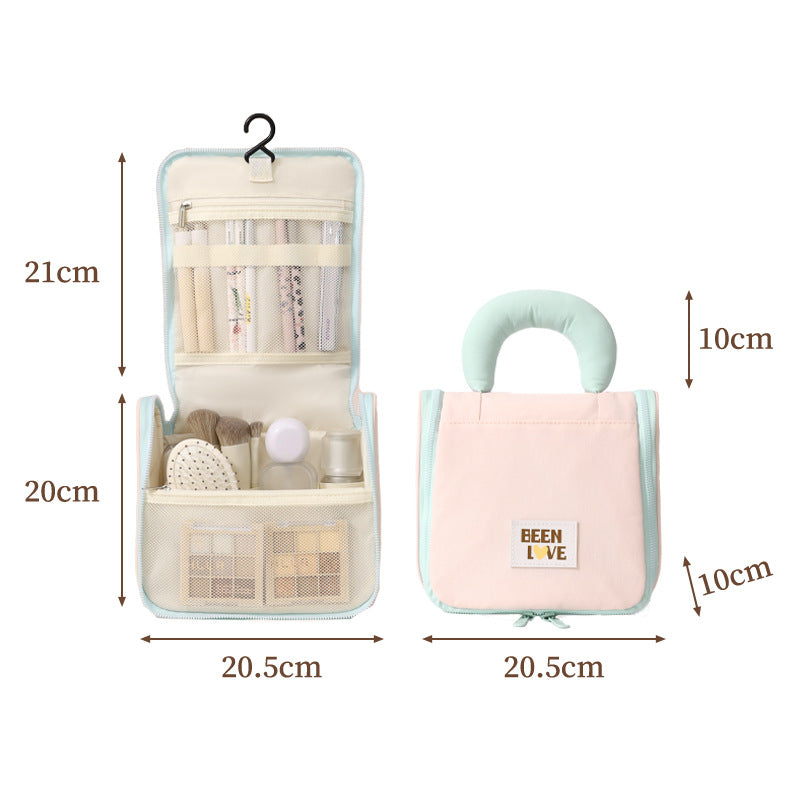 Laver un sac d'organisateur de maquillage de voyage