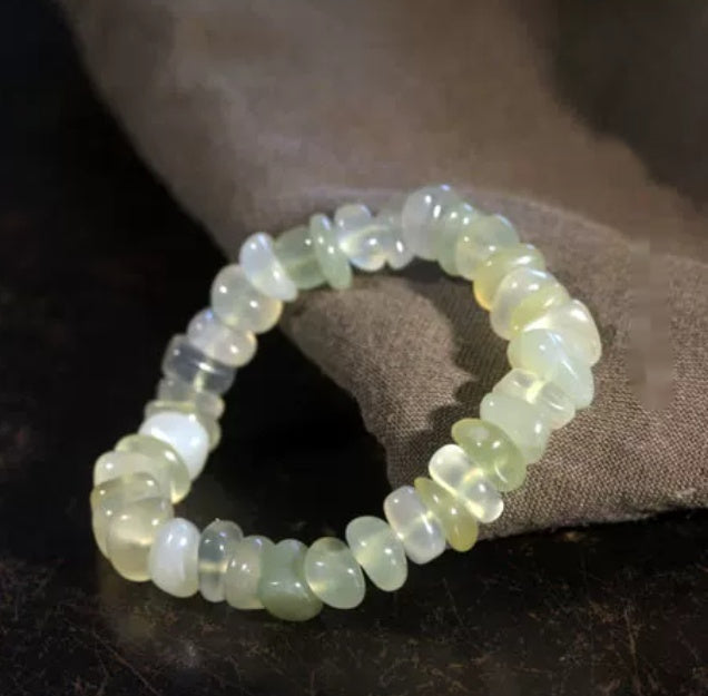Bracelet de perles d'agate noir irrégulier