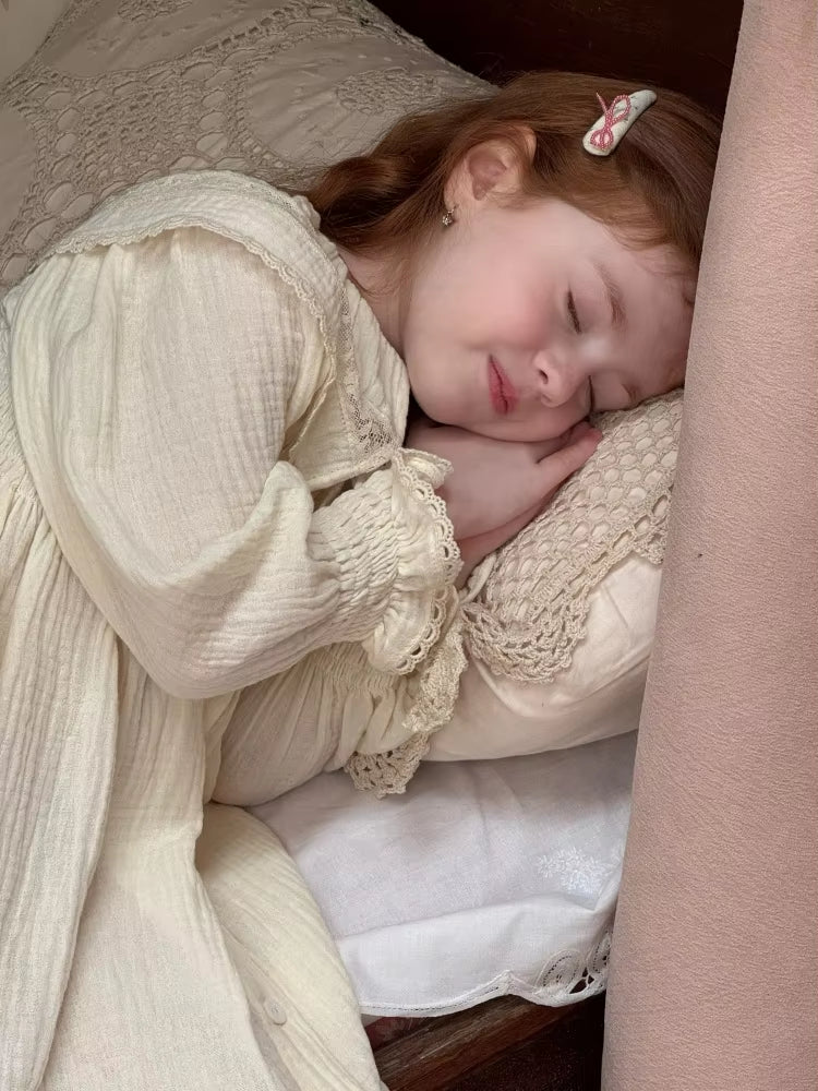 Robe longue en col en dentelle pour enfants