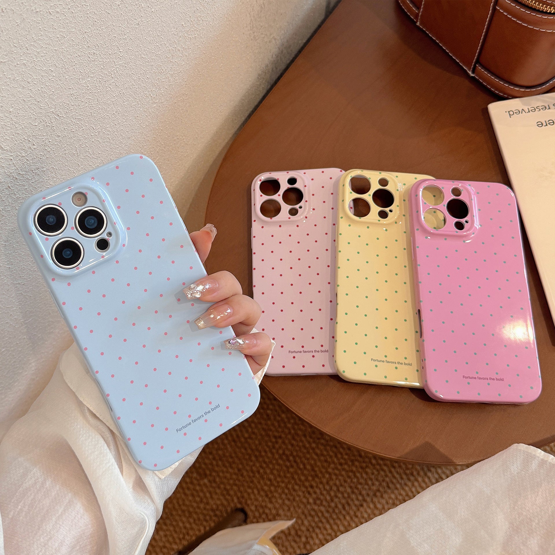 Étui de téléphone en silicone souple et souple avec points d'onde