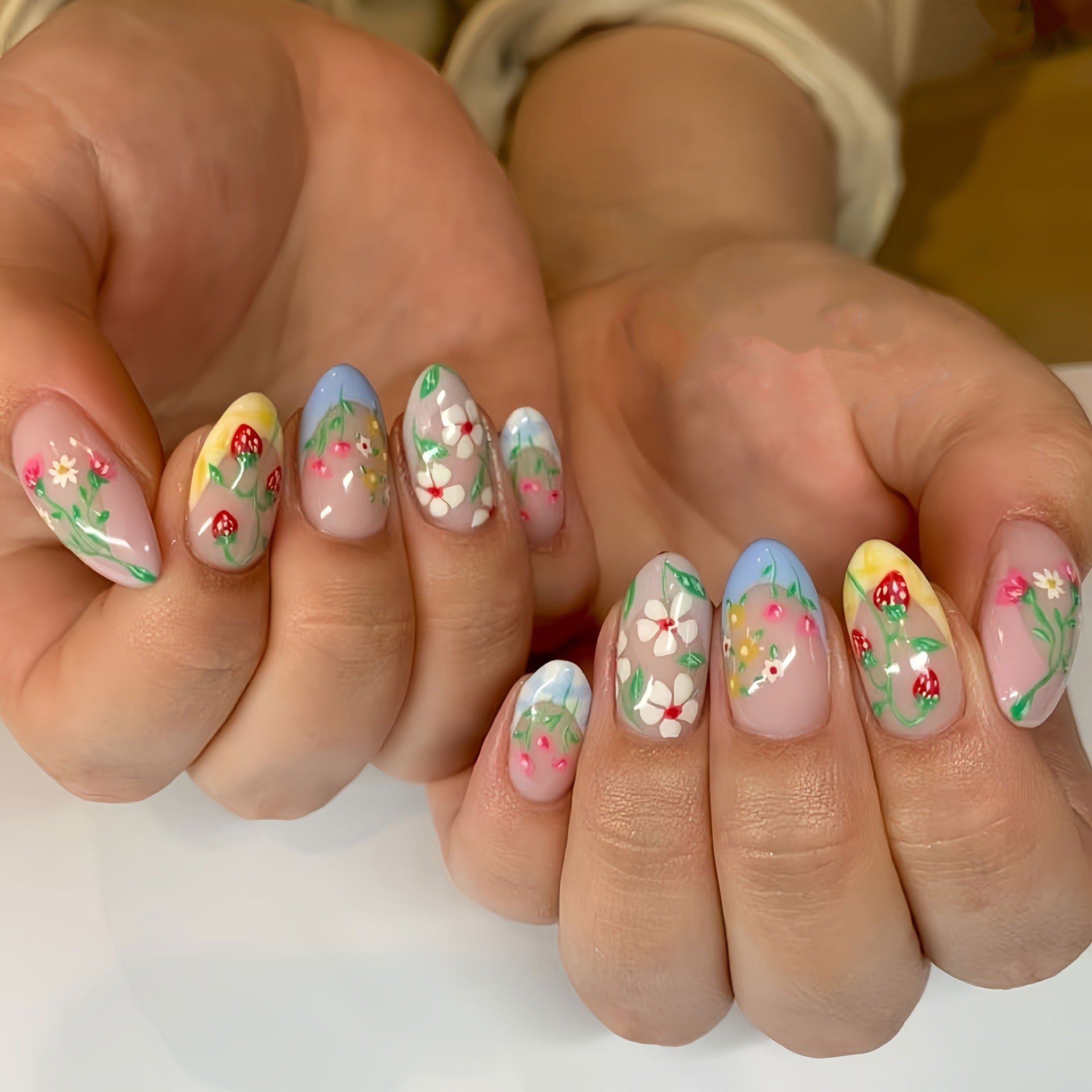 Art de la fleur de fraise en forme d'amande