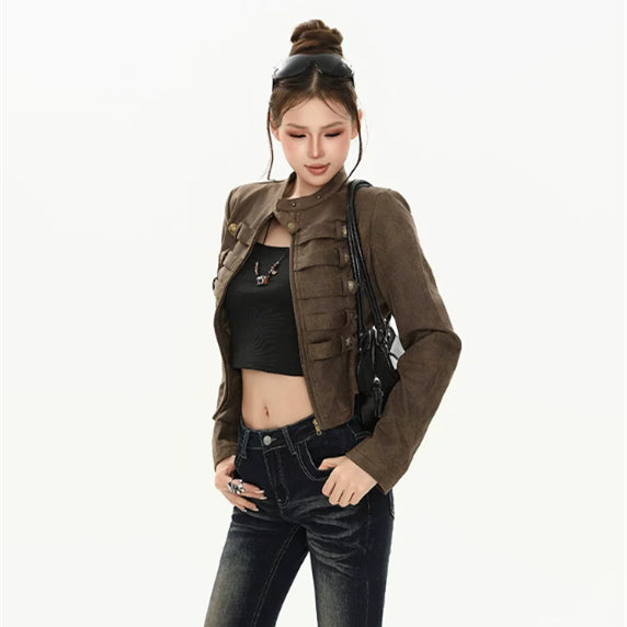 Veste en cuir court style biker vintage avec détails métalliques
