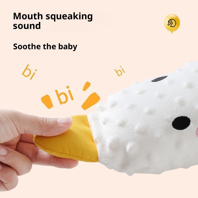 Bébé nouveau-né dormant sur l'oreiller Belly Exhaust