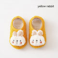 Le lapin mignon automne et les chaussettes de chambre d'hiver