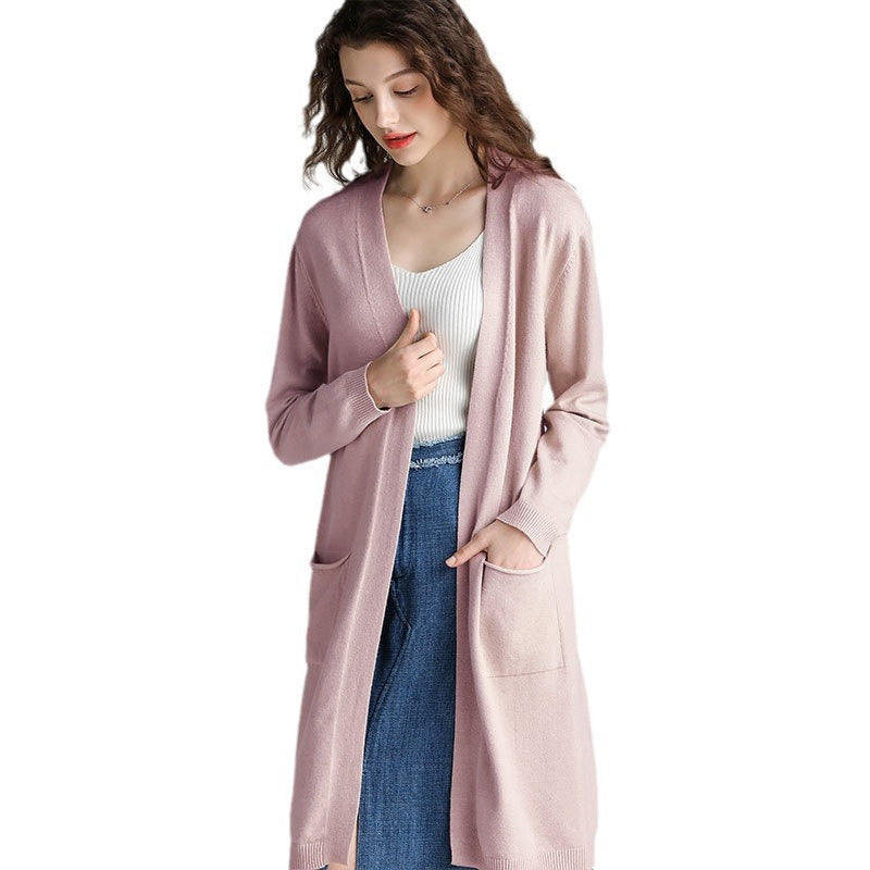 Long manteau de trench en forme de mollet associé à un cardigan tricoté chic