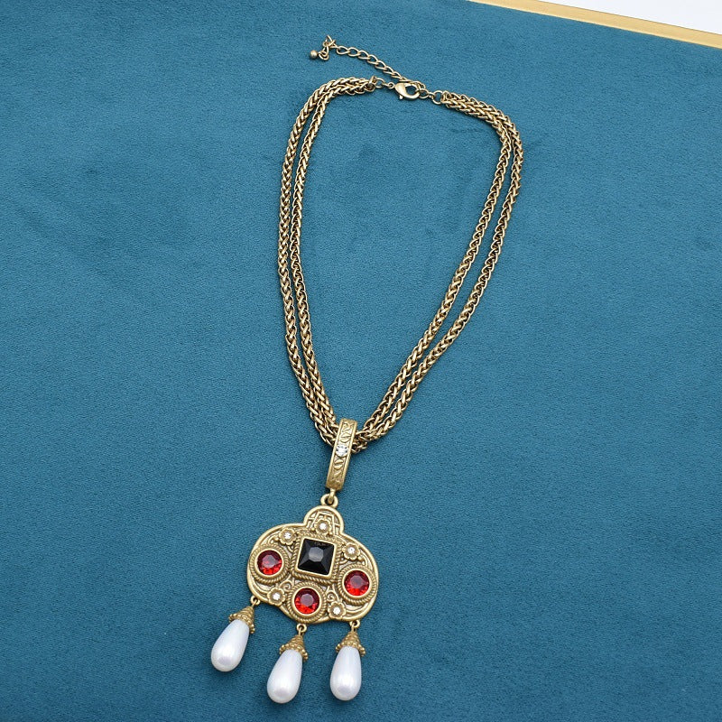 Stud d'oreille de collier de perles en verre incrusté