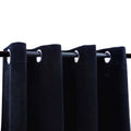 Rideaux noirs avec oeillets