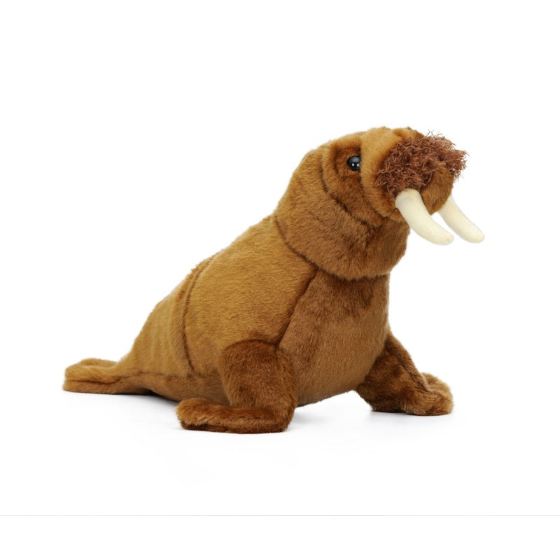 La poupée en peluche de morse animal simulée