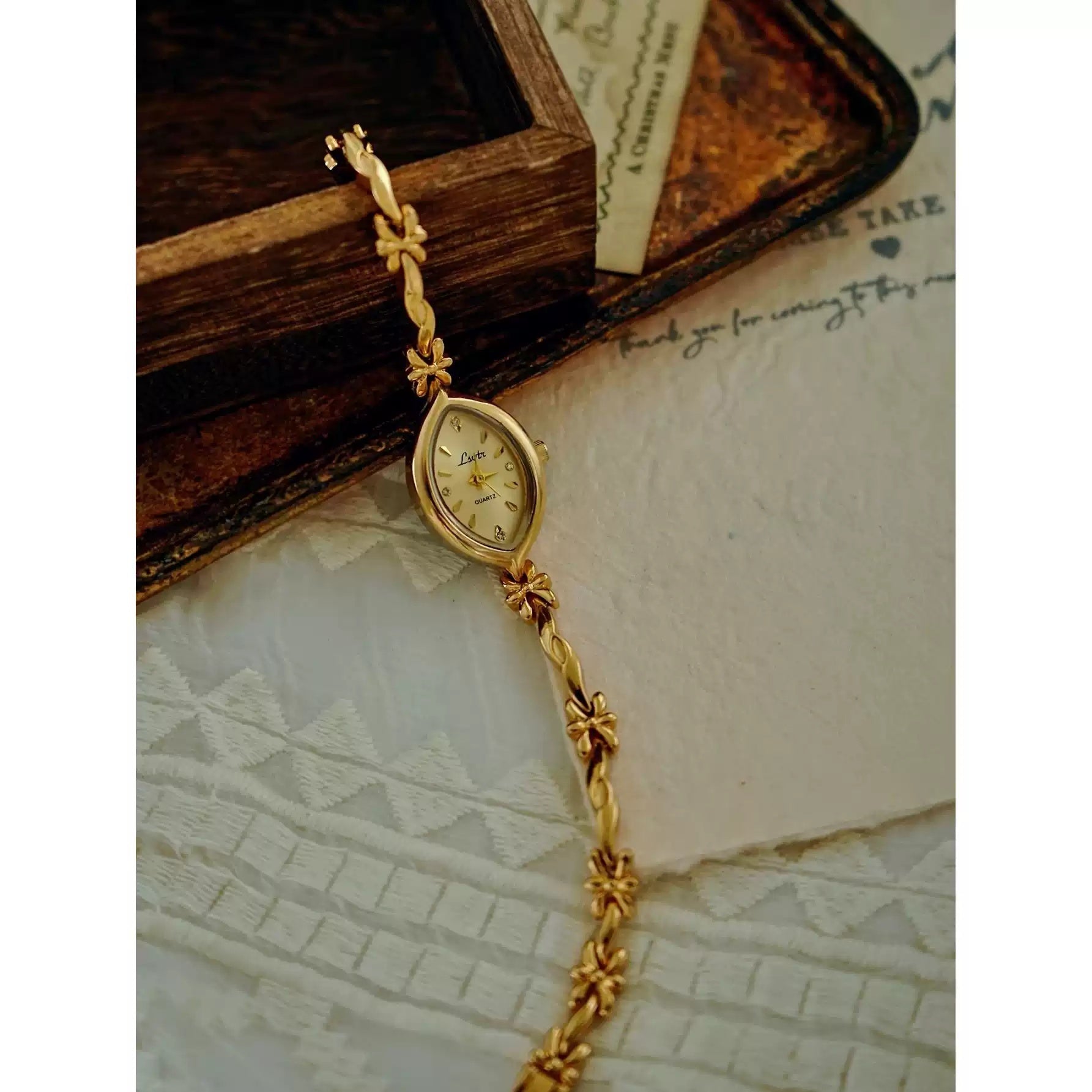 Vintage en or de style français Petite montre femme