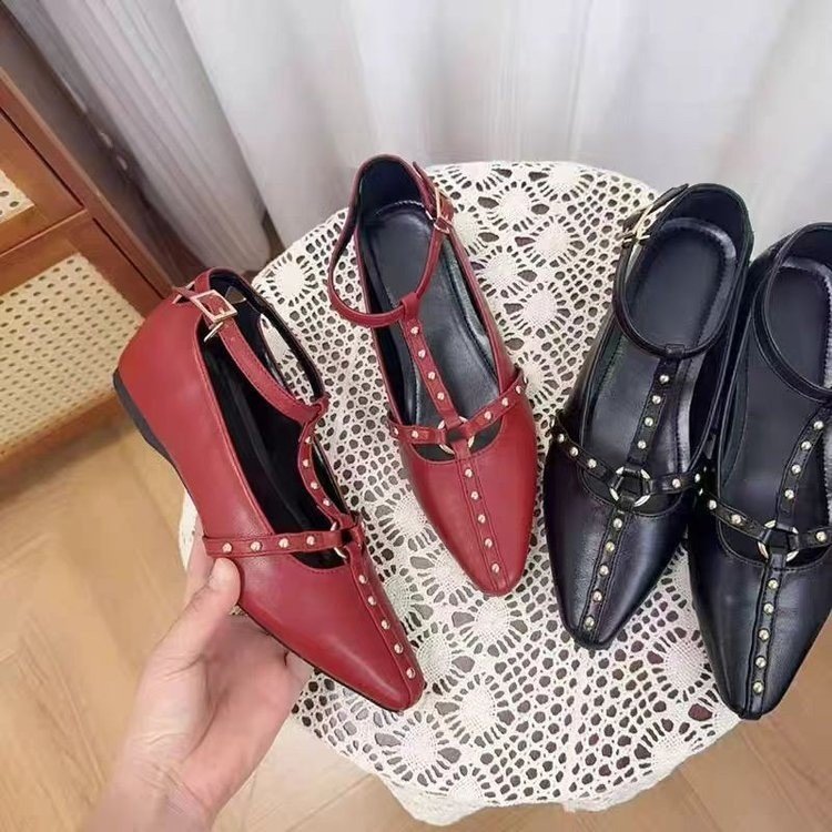 La chaussure unique de style français shallow shoe Women's Fashion Cent Jupe Matching Soft Soled M