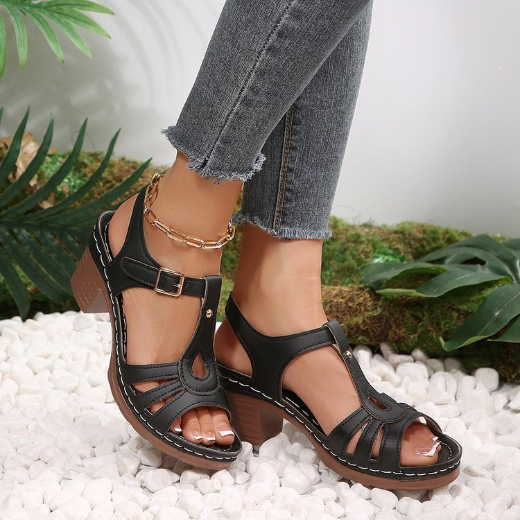 Sandales Wedge de plus grande taille avec un design peep-toe