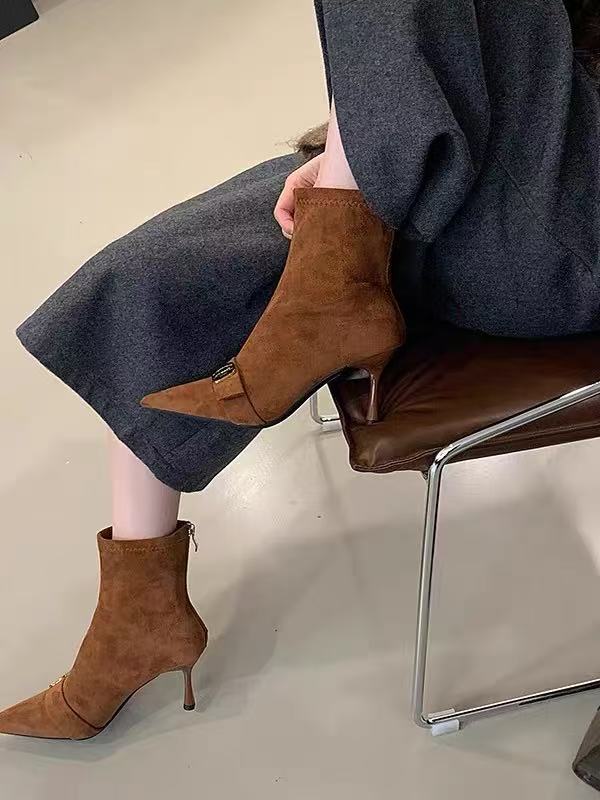 Femmes Pied pointu orteil noir Haut talon Bottes de cheville en métal français Boucle élastique Slim Fit Bottes