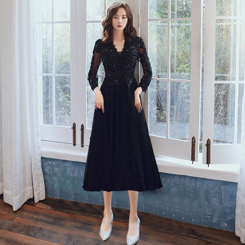 Robe de soirée noire féminine et luxueuse