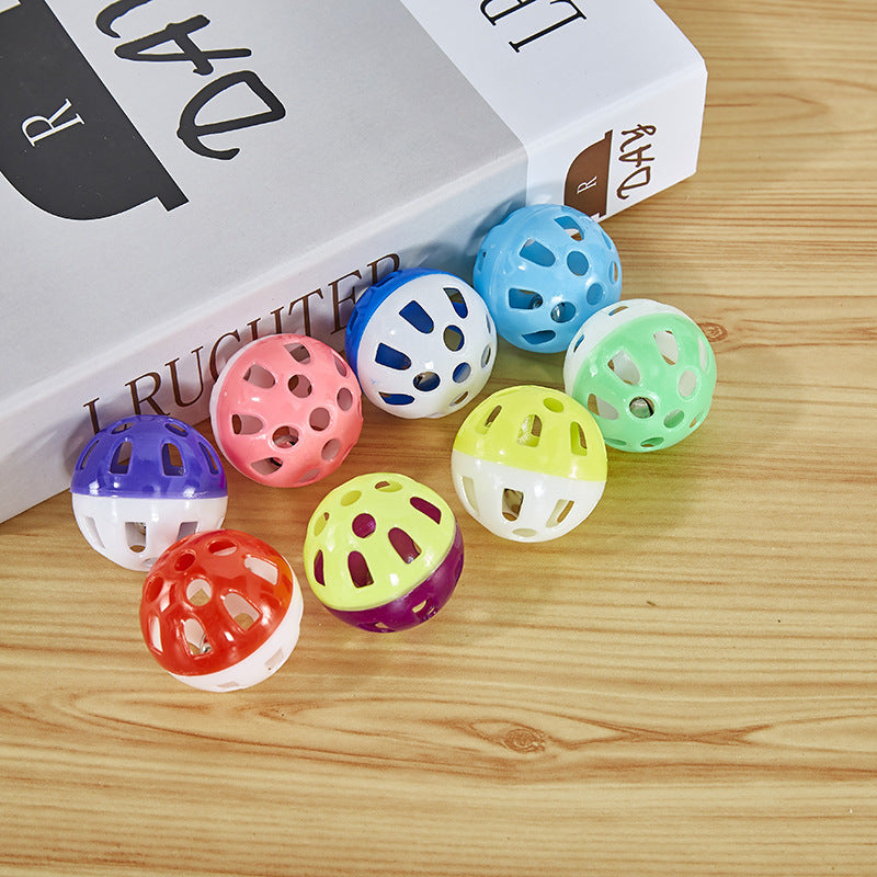 Jouet de chat d'animal Équipement de sonorisation interactive Bell en plastique Hollow Out