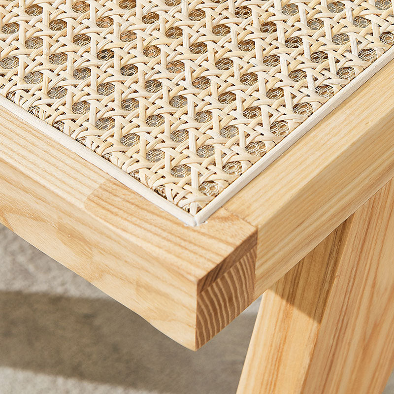 Tabouret minimaliste en osier et en bois massif