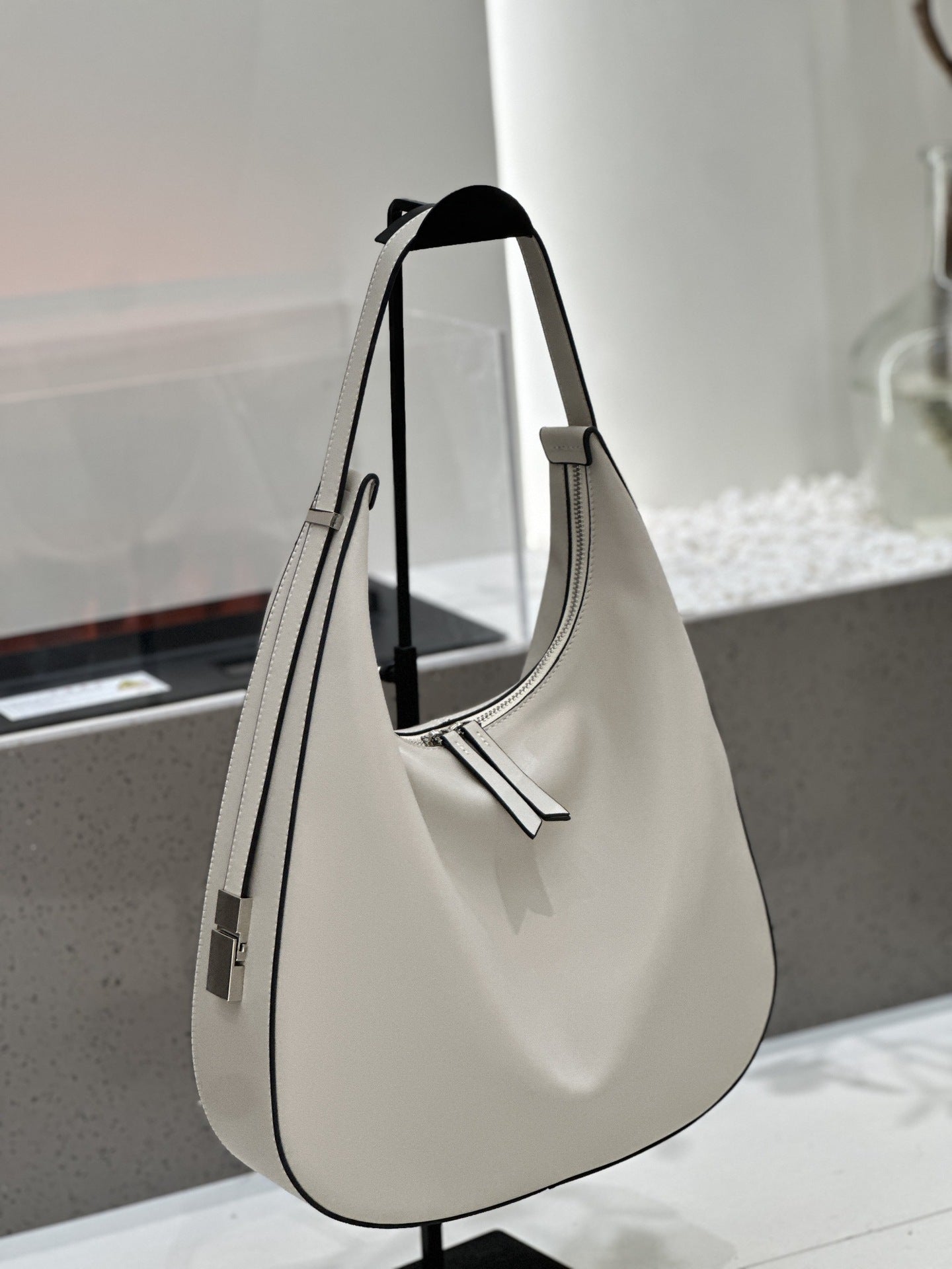 Véritable sac à bandoulière en cuir véritable pour femmes Cowhide HOBO Sac à main simple polyvalent Buc