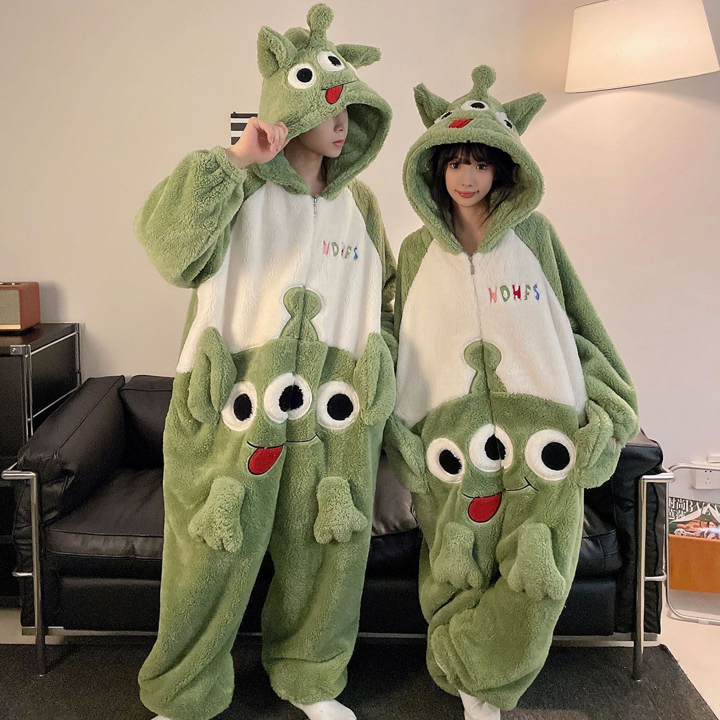 Ensemble de vêtements de salon pour jeunes de style caricature