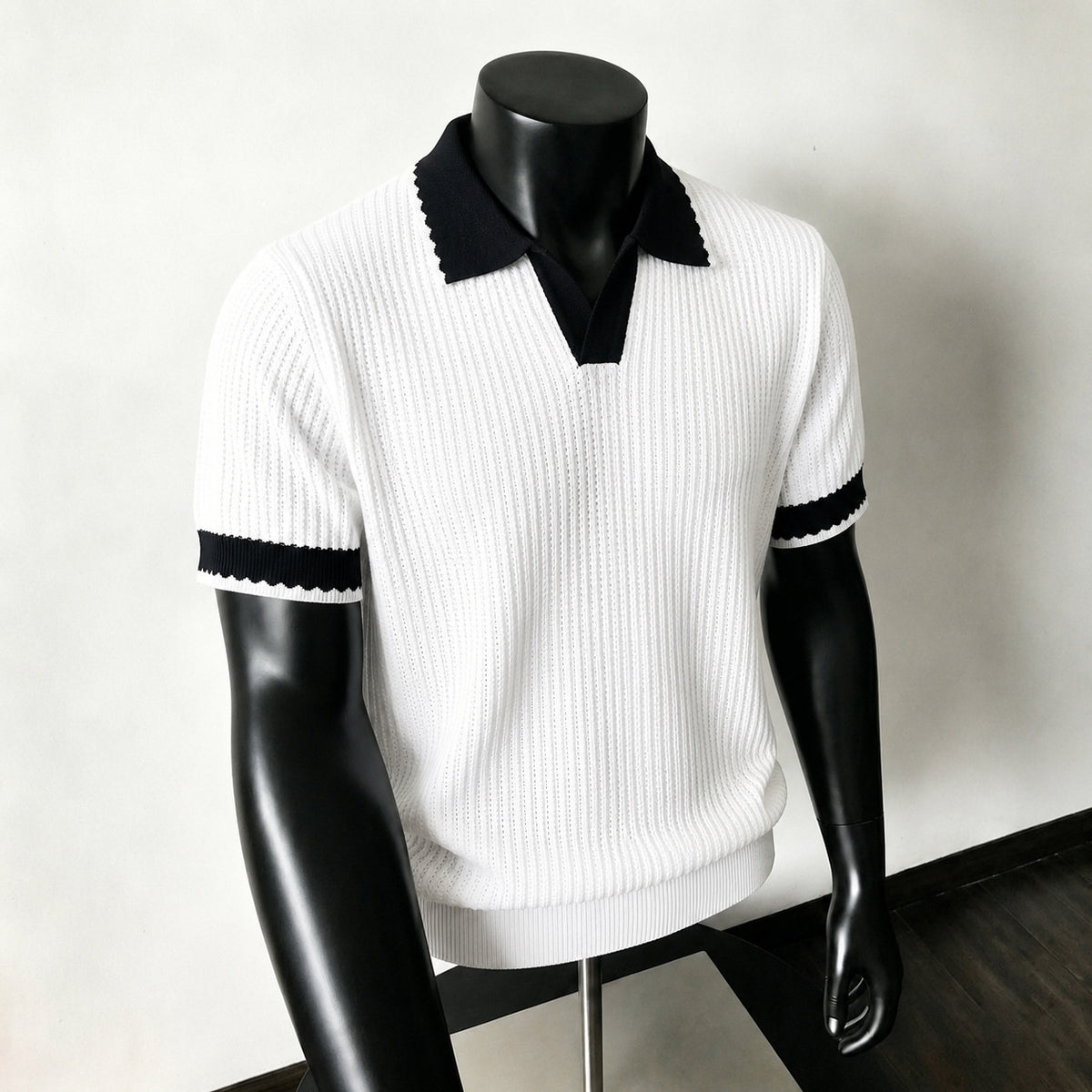 Élégant costume homme d'abricot avec un lapel et manches courtes