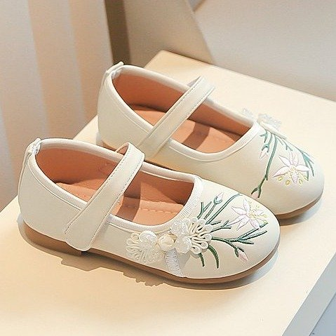 Chaussures de filles de style antique