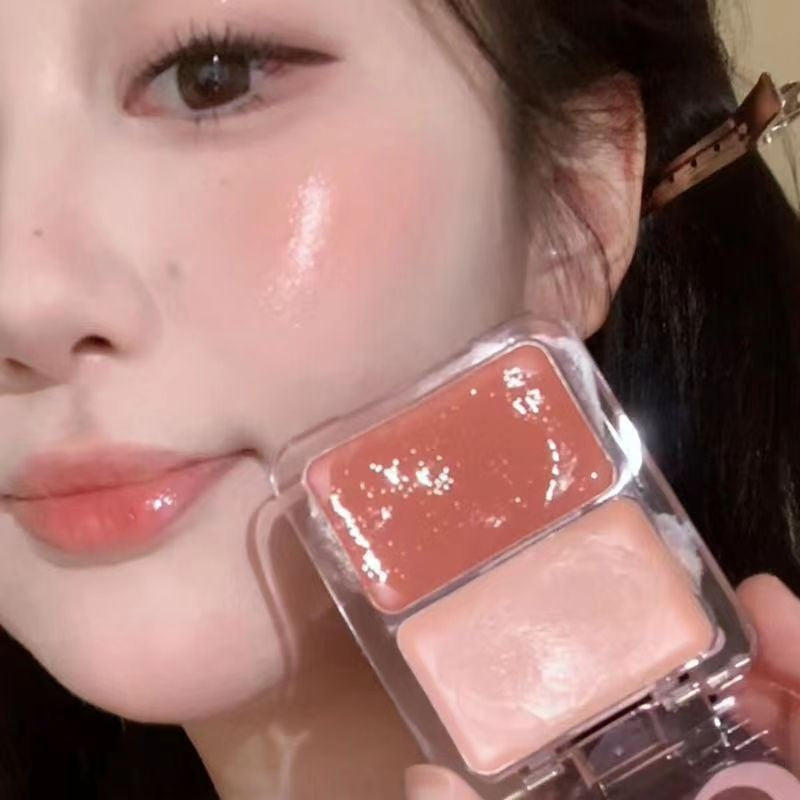 Les groupes de filles K-pop Dewy Blush crème avec une texture veloutée