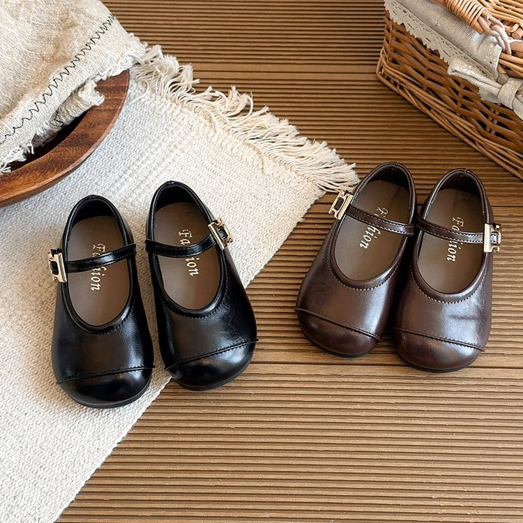 Chaussures en cuir pour filles au printemps