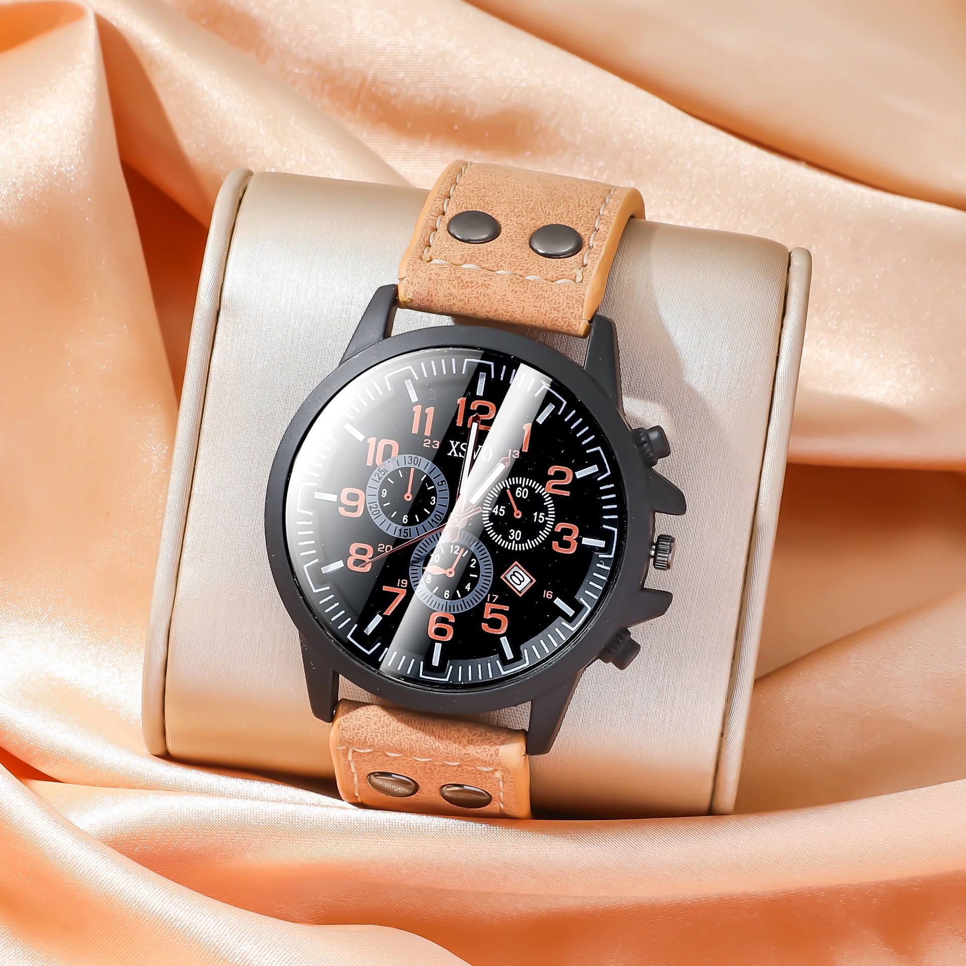 Fausse mode simple Ceinture en acier à trois yeux Montre Quartz