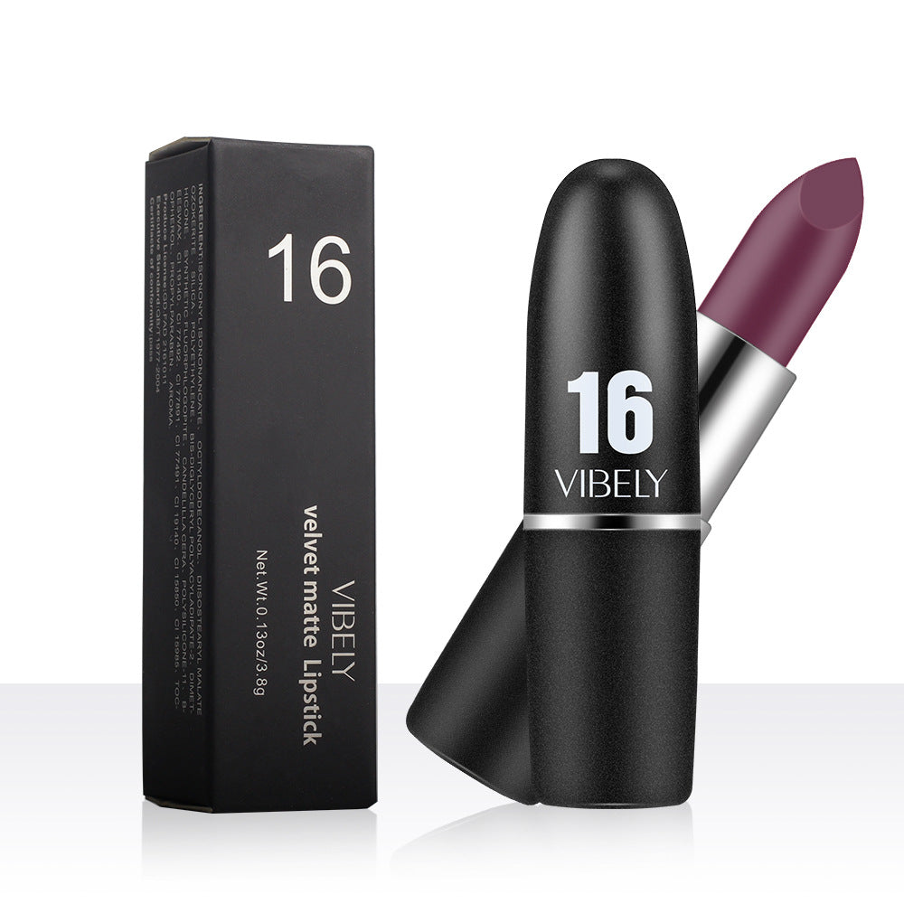 Matte Bullet rouge à lèvres avec un fini velouté qui rend votre peau plus juste