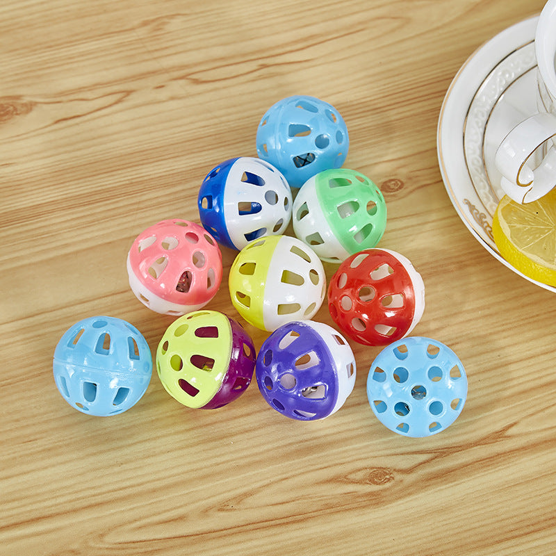 Jouet de chat d'animal Équipement de sonorisation interactive Bell en plastique Hollow Out