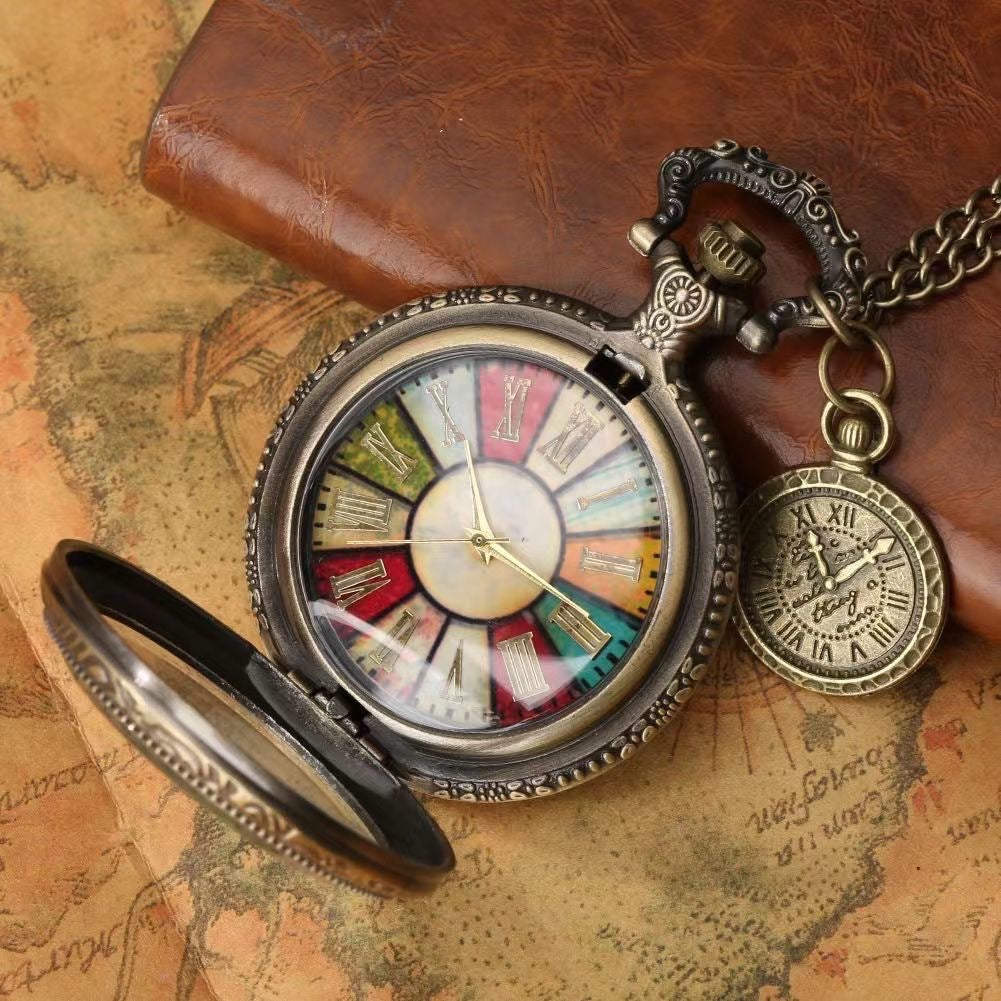 Montre de poche de style britannique en dentelle embossée
