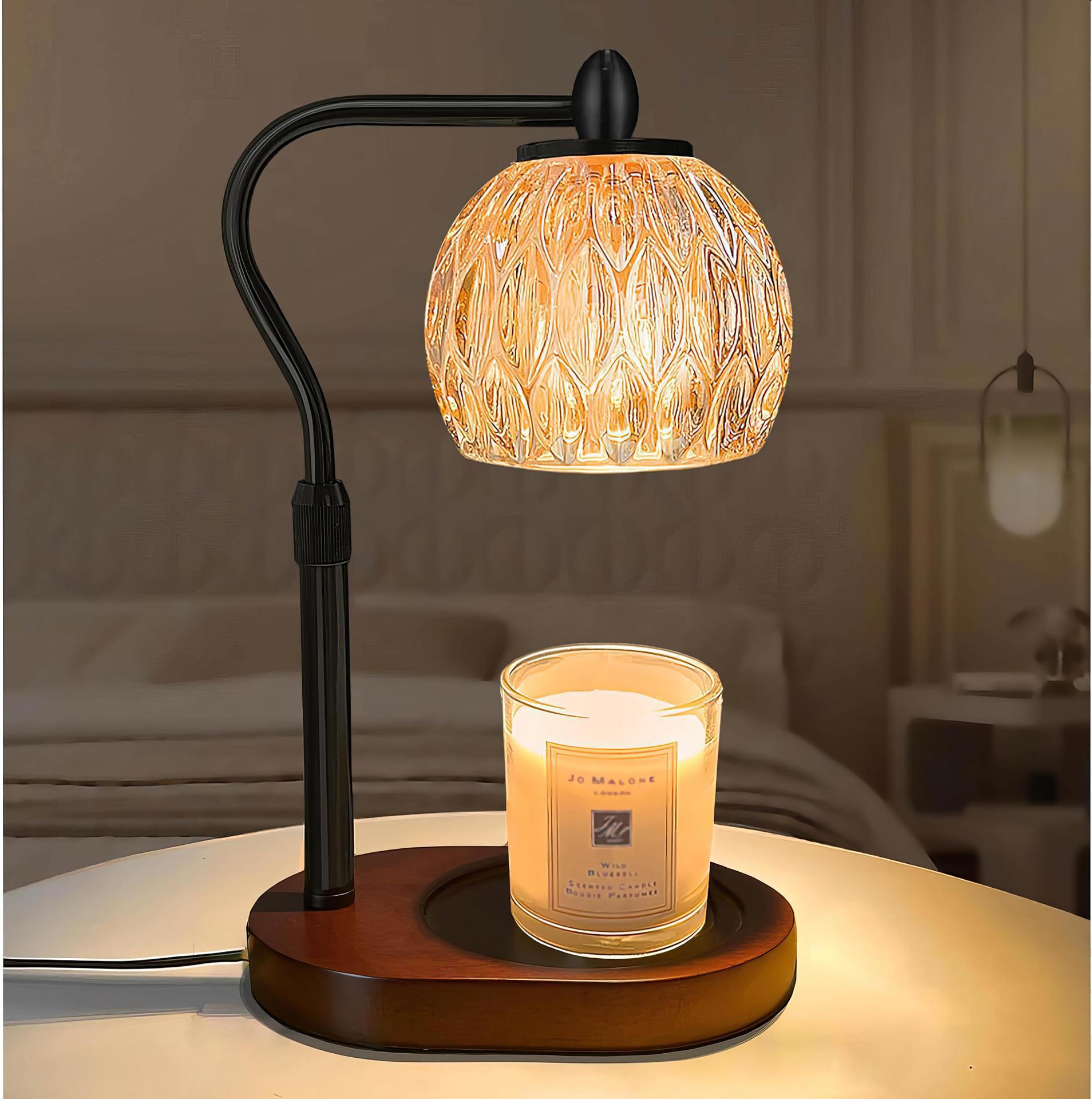 Ambiance chaude lumière de nuit côté bureau en bois