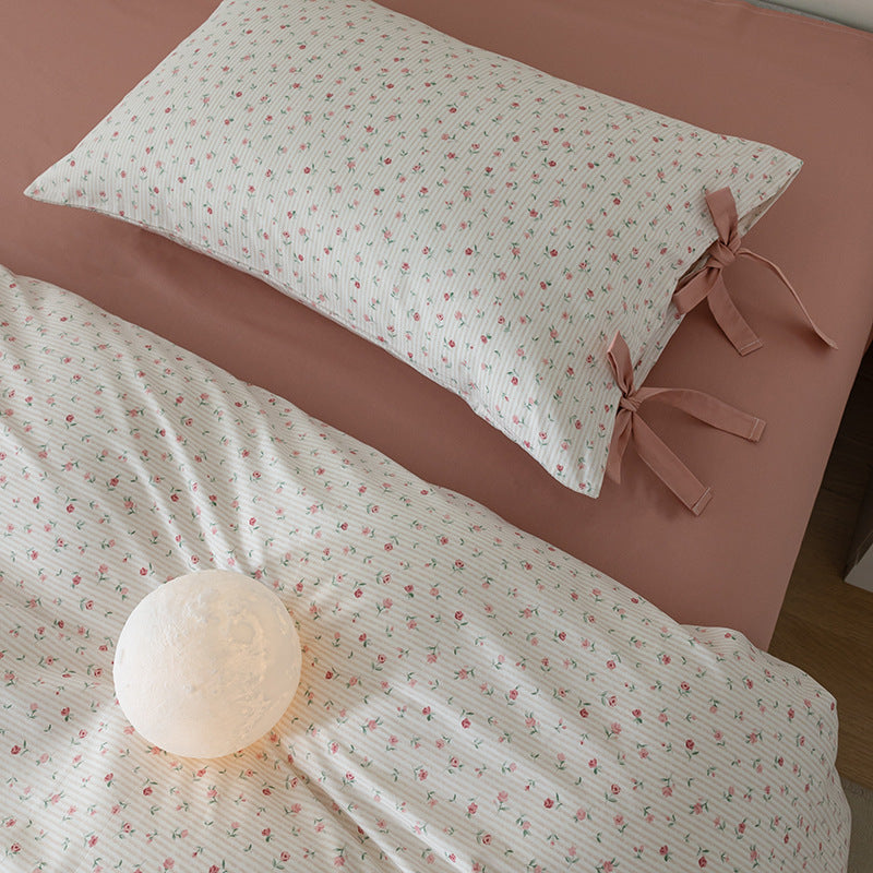 Ensemble de literie à quatre pièces en coton floral rétro nu