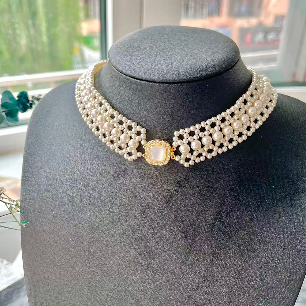 Bracelet et collier en perles light-luxy style français