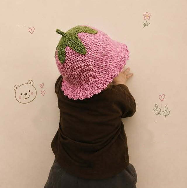 Chapeau de bébé en forme de fraise doux