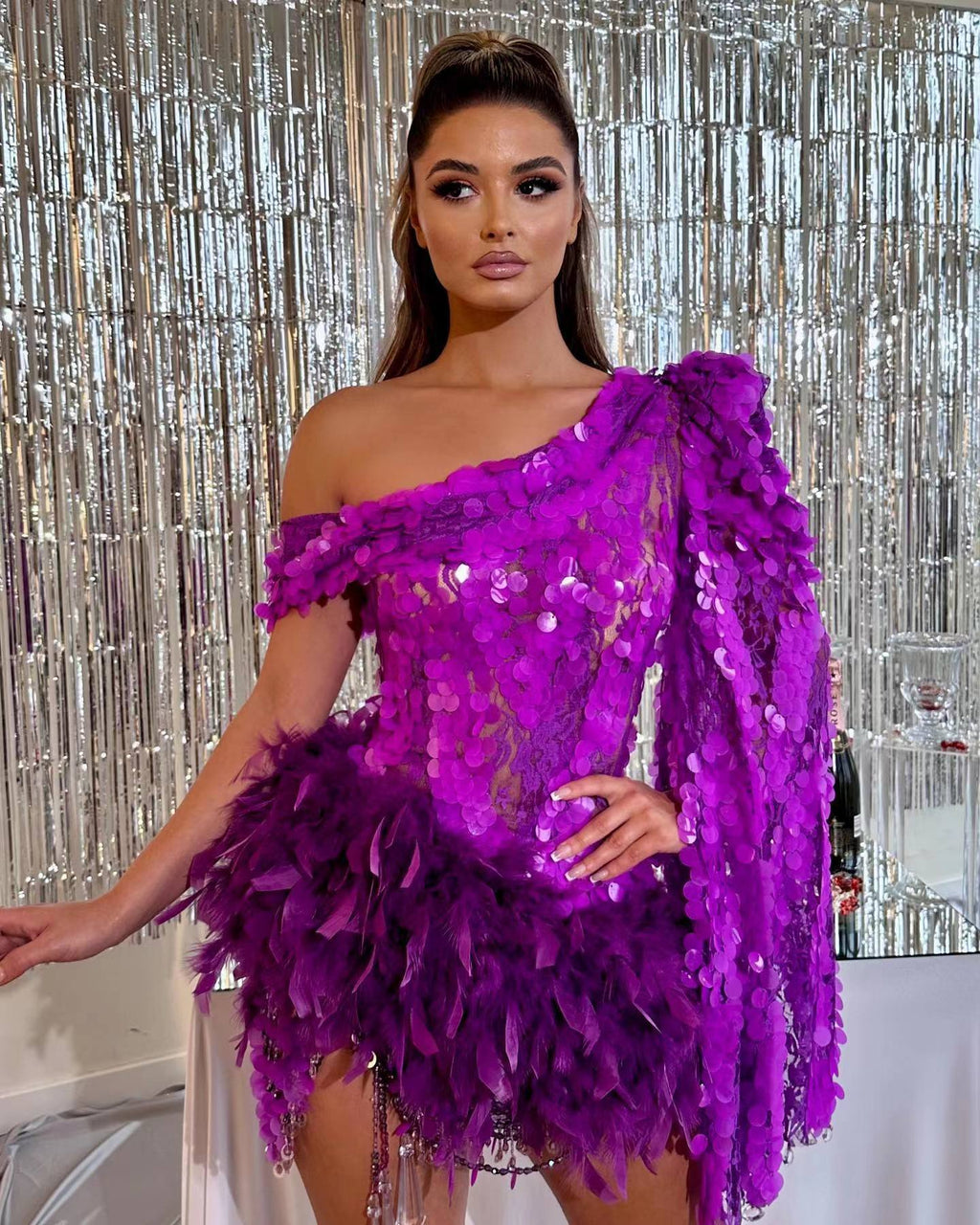 Jupe pourpre à plumes pailletées à une épaule Manche courte Robe de luxe Party Stage Performan