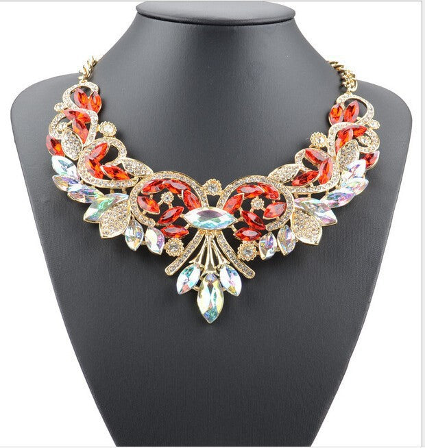 Collier de fleurs en alliage de diamant pour les femmes