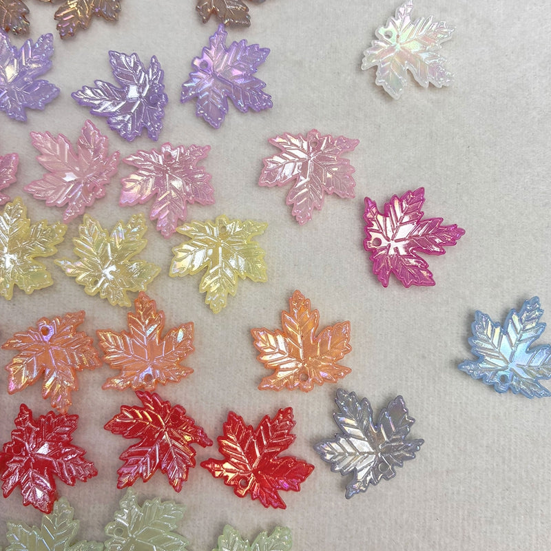 Charms de feuille d'érable en acrylique plaqué AB