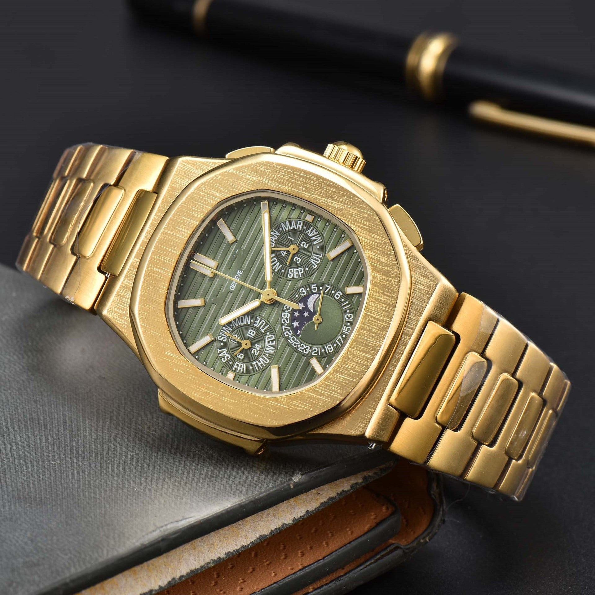 Fashionable Six-Pong Steel-Strap Business-Style Nautilus Mens Watch