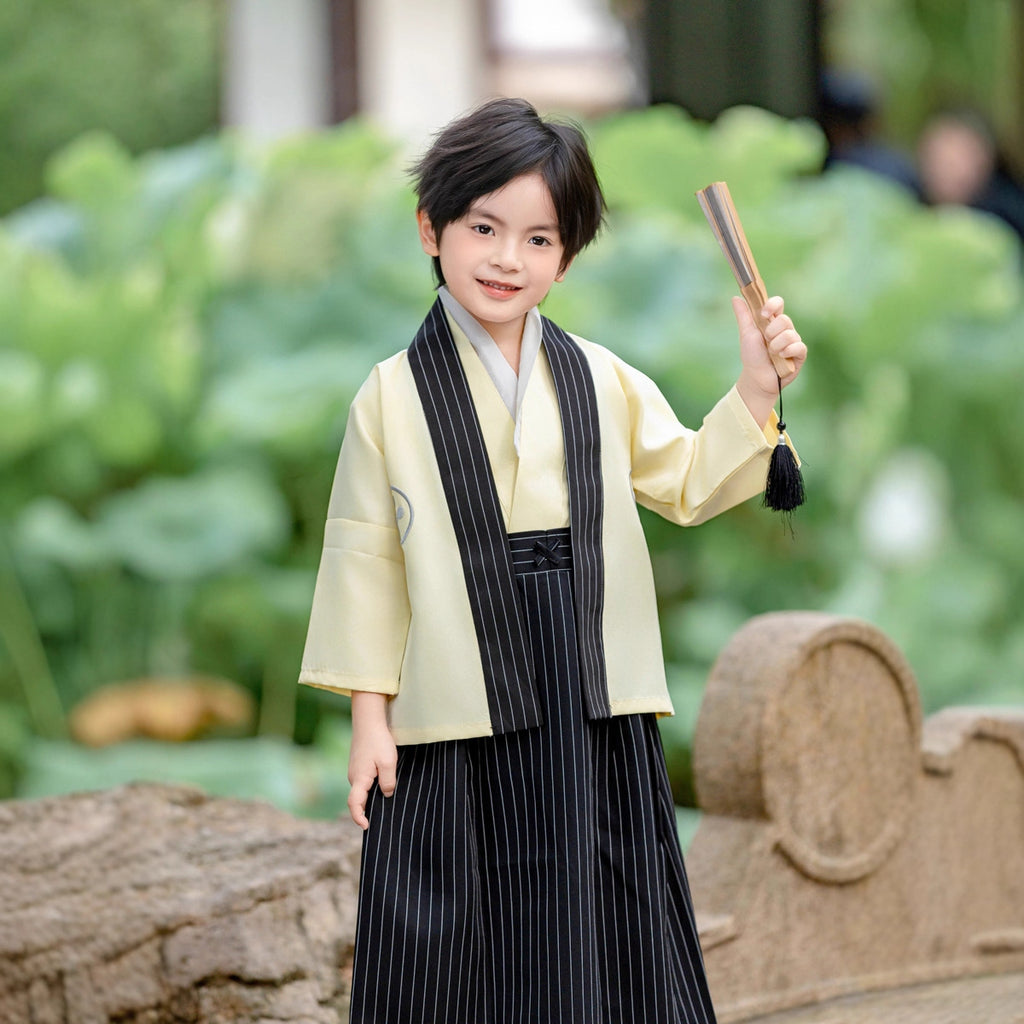 Ensemble kimono jaune de style japonais pour enfants