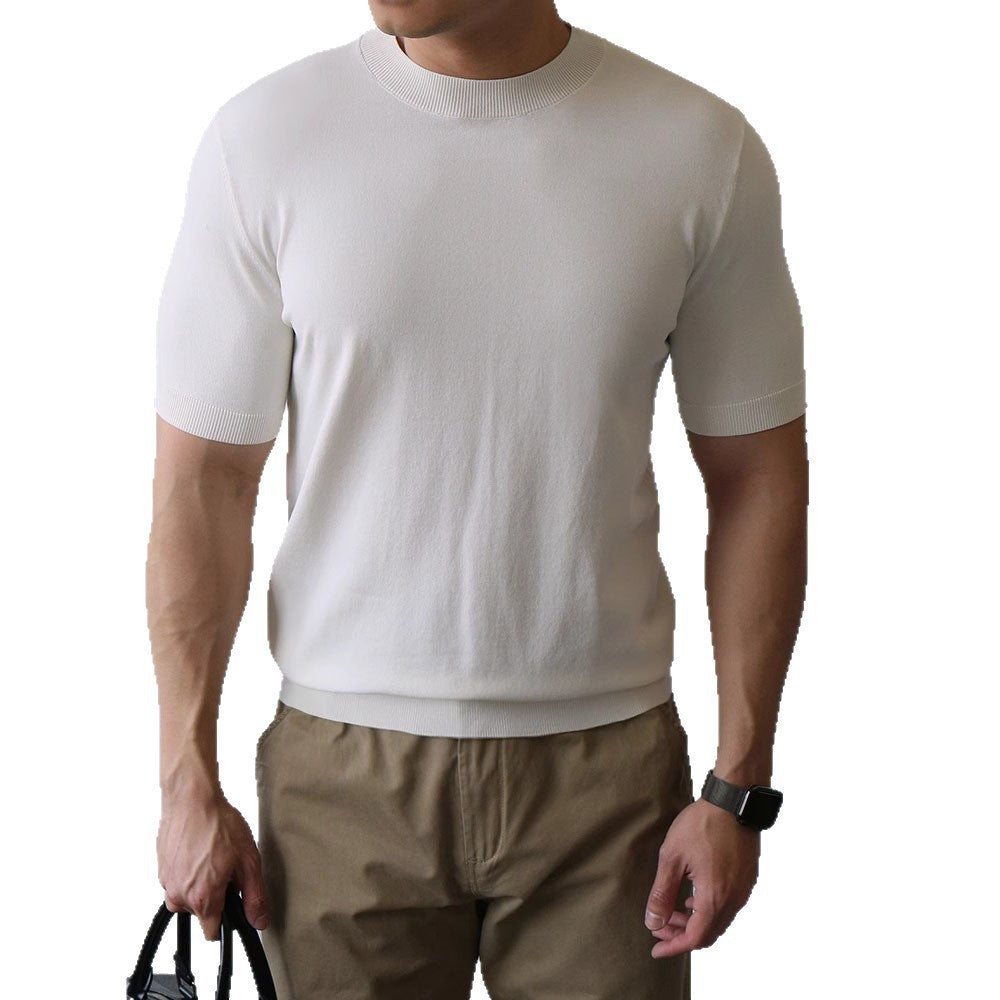 Costume de couleur unie avec un t-shirt en soie glacée d'été