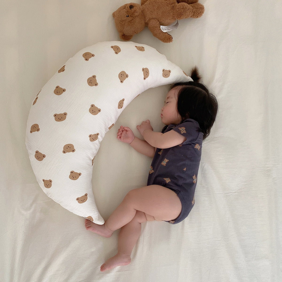 Oreiller en croissant de sommeil pour bébé imprimé simple