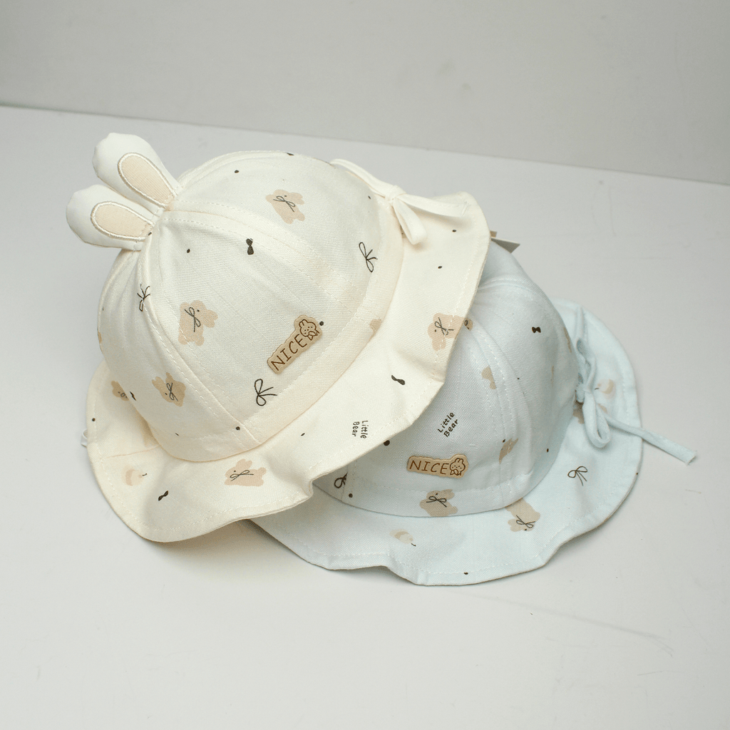 Les oreilles de lapin en peluche homme et femme avec le logo NlCE et le motif imprimé
